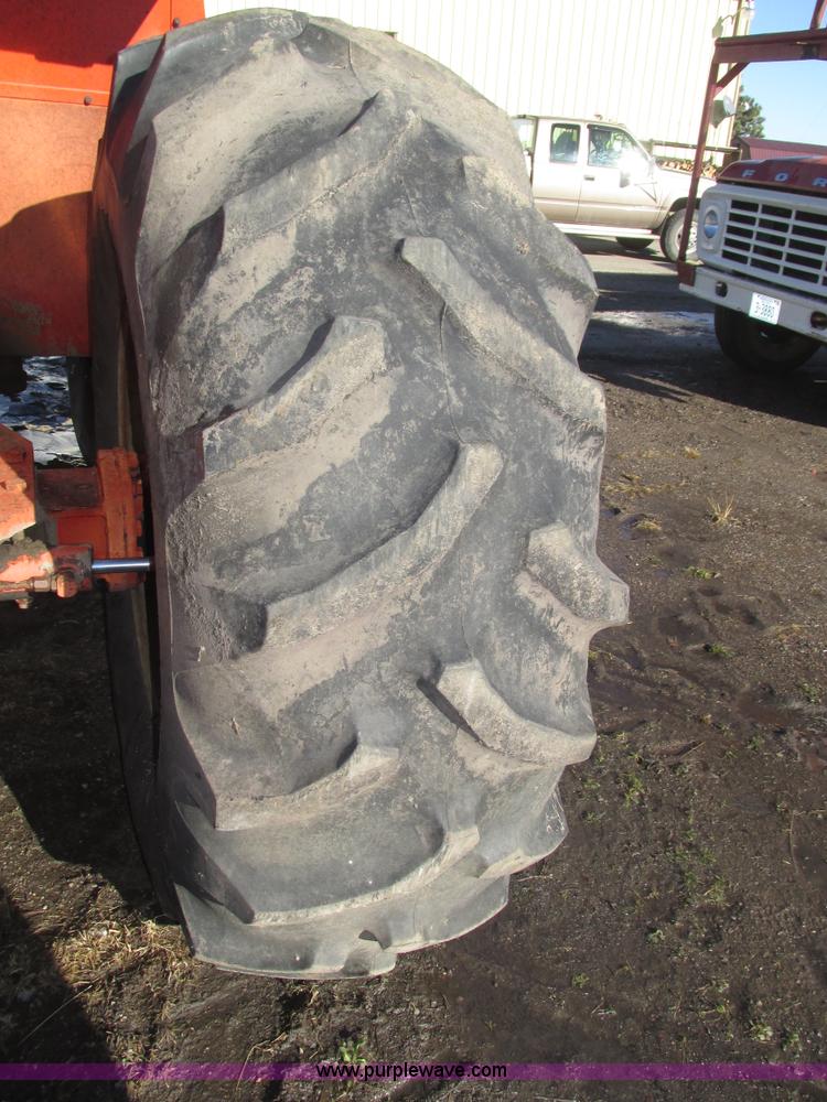 image for item J8751 1972 Case 2470 Traction King 4WD tractor