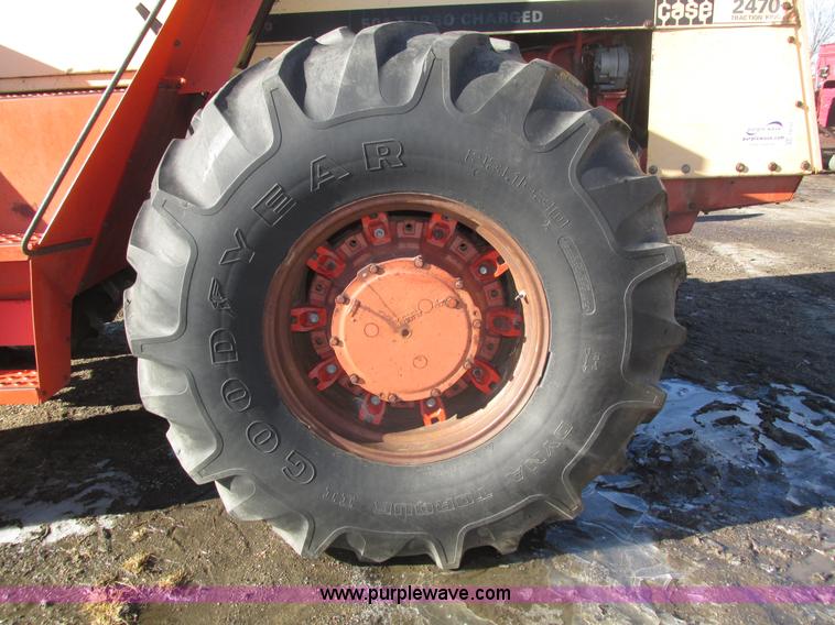 image for item J8751 1972 Case 2470 Traction King 4WD tractor