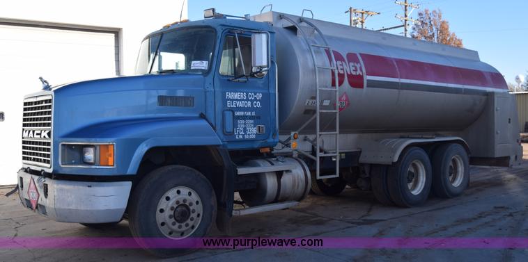 image for item K4985 1991 Mack CH613 fuel truck