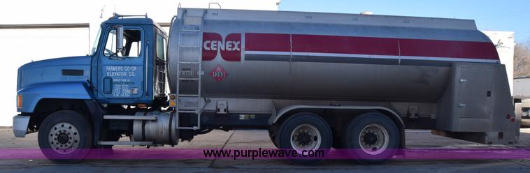 image for item K4985 1991 Mack CH613 fuel truck