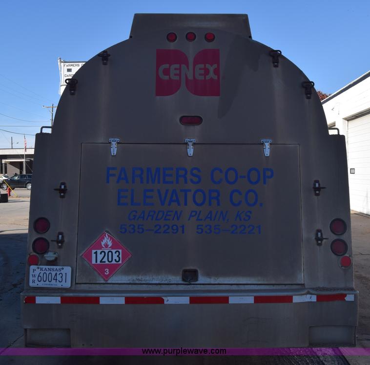 image for item K4985 1991 Mack CH613 fuel truck