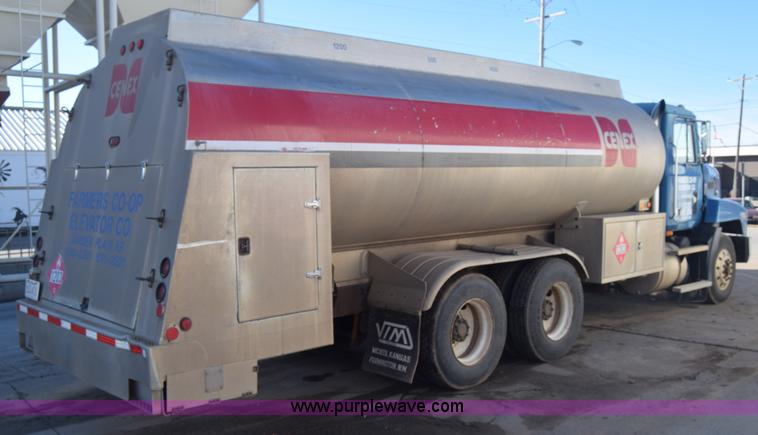 image for item K4985 1991 Mack CH613 fuel truck