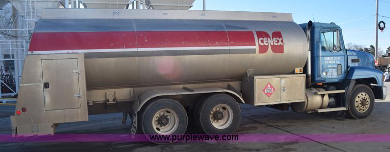 image for item K4985 1991 Mack CH613 fuel truck