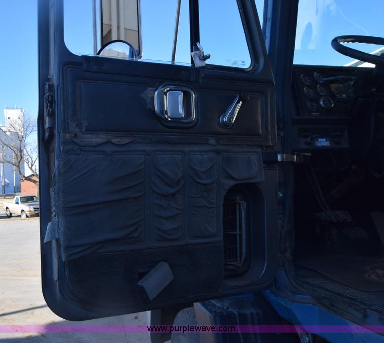 image for item K4985 1991 Mack CH613 fuel truck