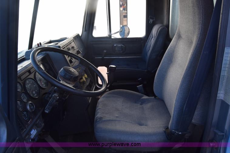 image for item K4985 1991 Mack CH613 fuel truck