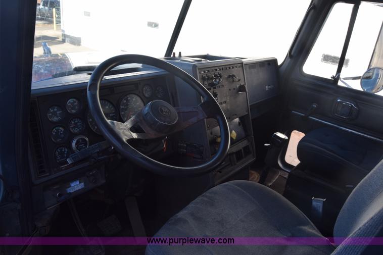 image for item K4985 1991 Mack CH613 fuel truck