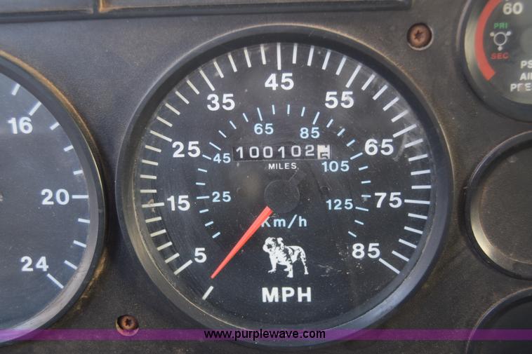 image for item K4985 1991 Mack CH613 fuel truck