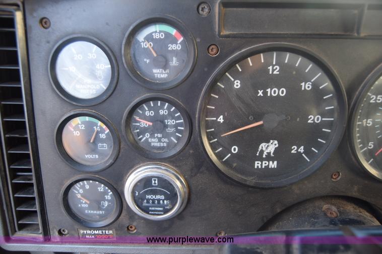 image for item K4985 1991 Mack CH613 fuel truck