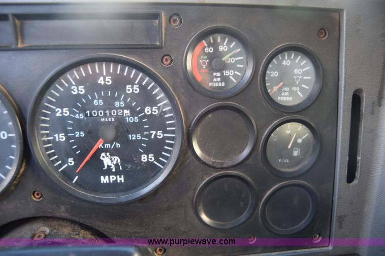 image for item K4985 1991 Mack CH613 fuel truck