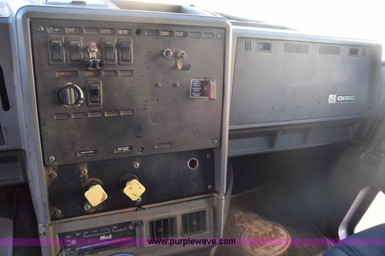 image for item K4985 1991 Mack CH613 fuel truck