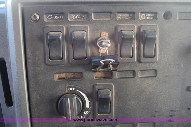 image for item K4985 1991 Mack CH613 fuel truck