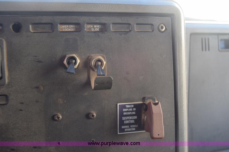 image for item K4985 1991 Mack CH613 fuel truck