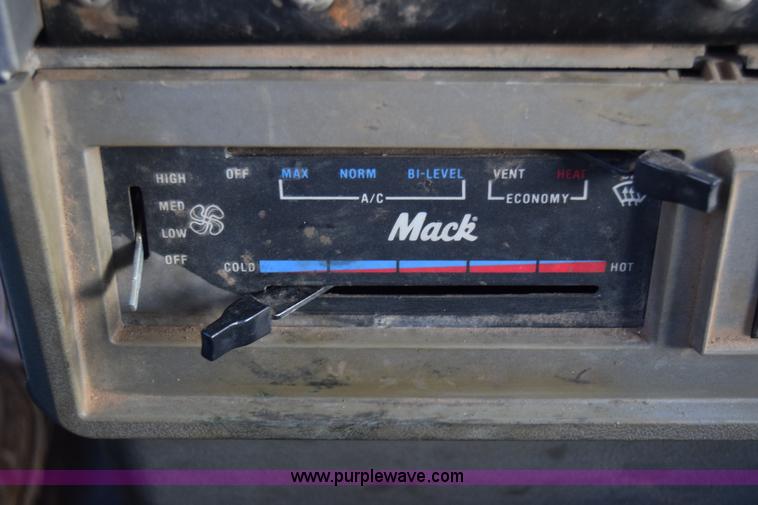 image for item K4985 1991 Mack CH613 fuel truck