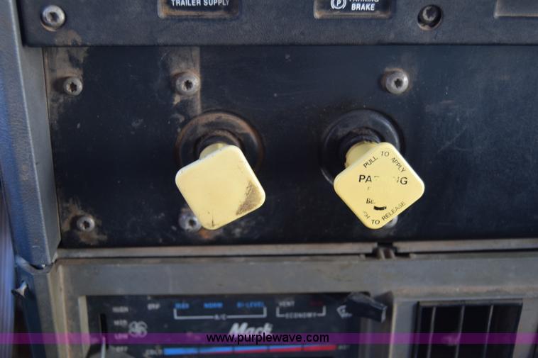 image for item K4985 1991 Mack CH613 fuel truck