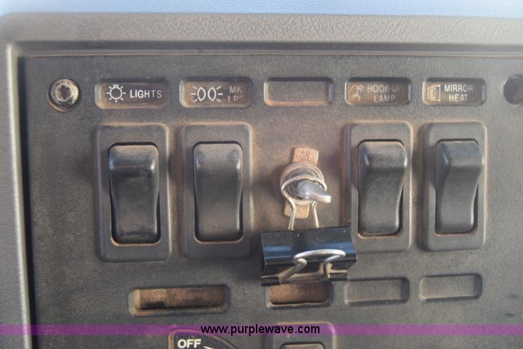 image for item K4985 1991 Mack CH613 fuel truck