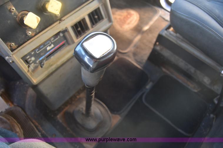 image for item K4985 1991 Mack CH613 fuel truck