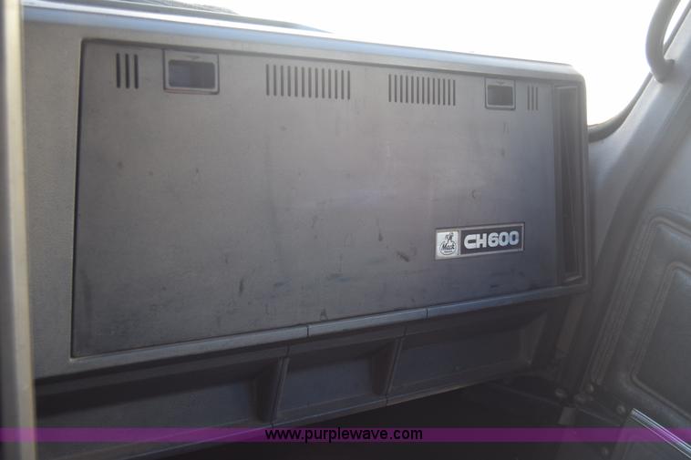 image for item K4985 1991 Mack CH613 fuel truck