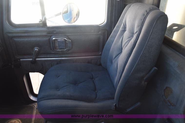 image for item K4985 1991 Mack CH613 fuel truck