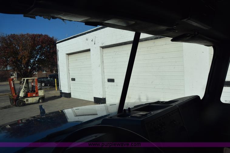 image for item K4985 1991 Mack CH613 fuel truck