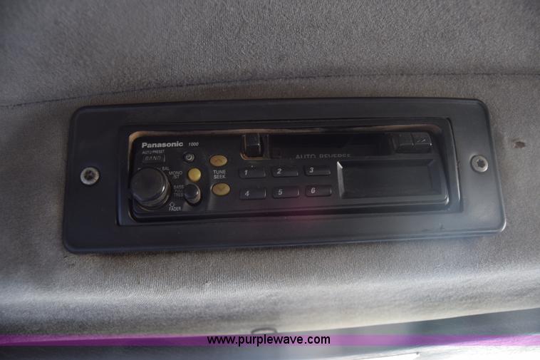 image for item K4985 1991 Mack CH613 fuel truck