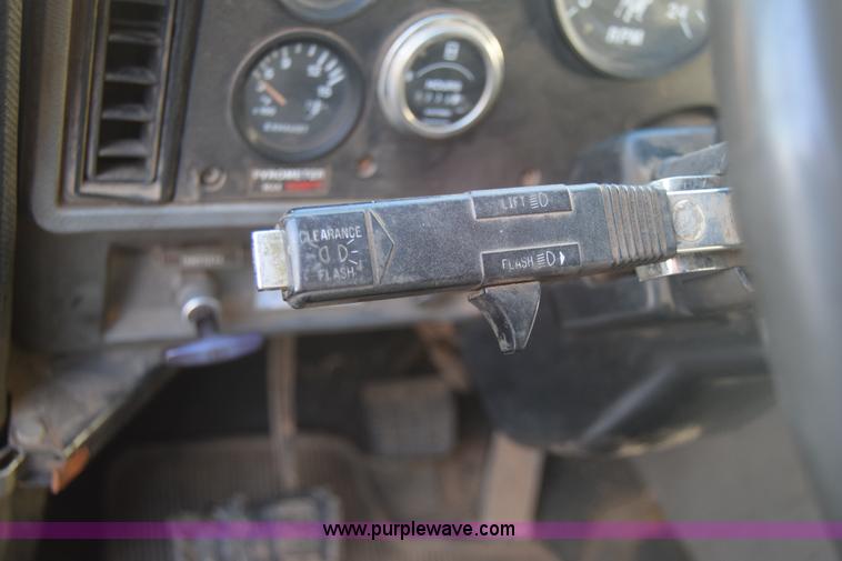 image for item K4985 1991 Mack CH613 fuel truck