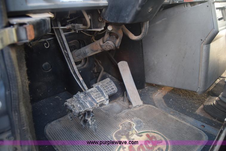 image for item K4985 1991 Mack CH613 fuel truck