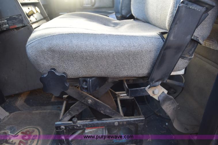 image for item K4985 1991 Mack CH613 fuel truck