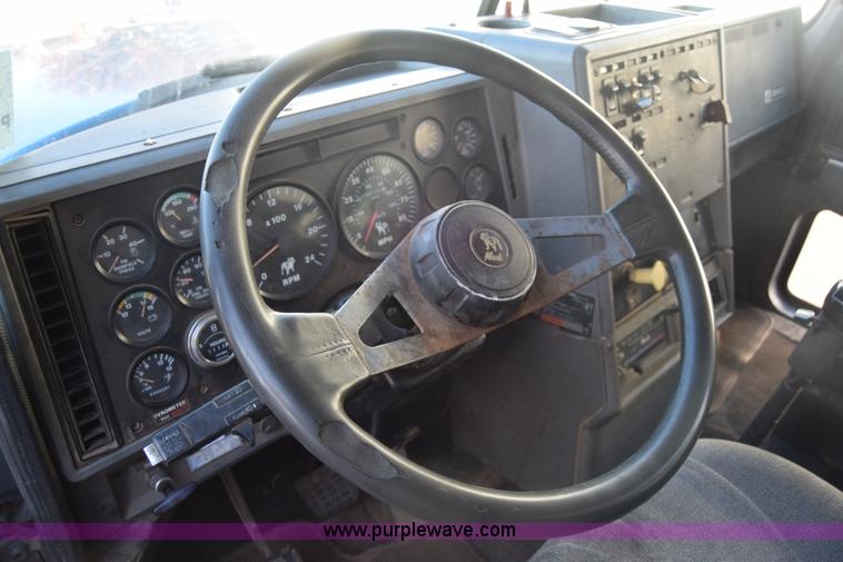 image for item K4985 1991 Mack CH613 fuel truck