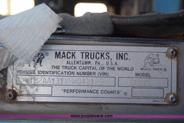image for item K4985 1991 Mack CH613 fuel truck