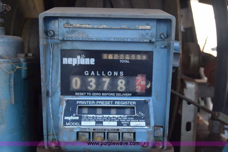 image for item K4985 1991 Mack CH613 fuel truck