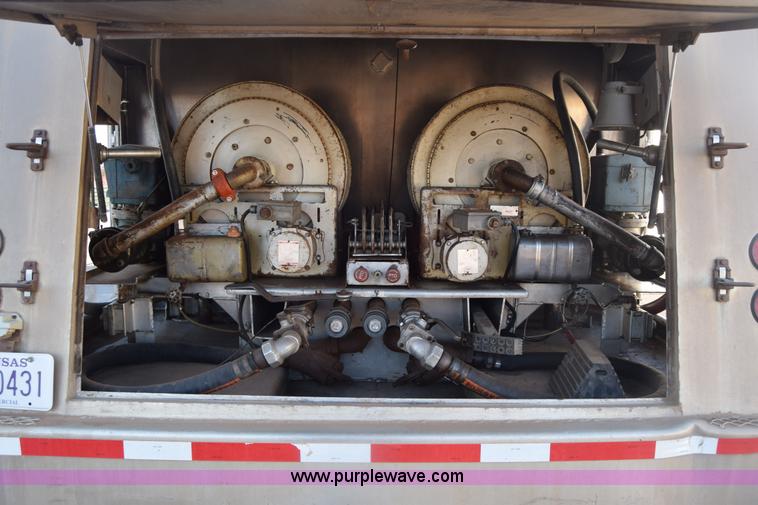 image for item K4985 1991 Mack CH613 fuel truck