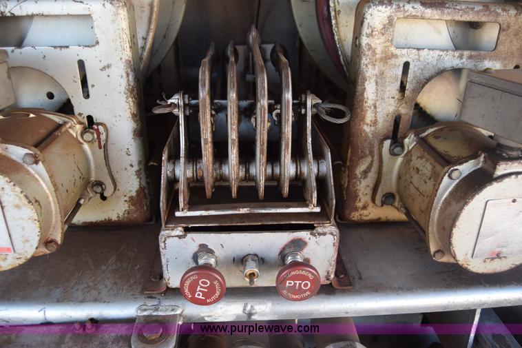 image for item K4985 1991 Mack CH613 fuel truck