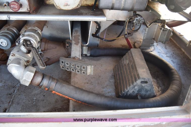 image for item K4985 1991 Mack CH613 fuel truck