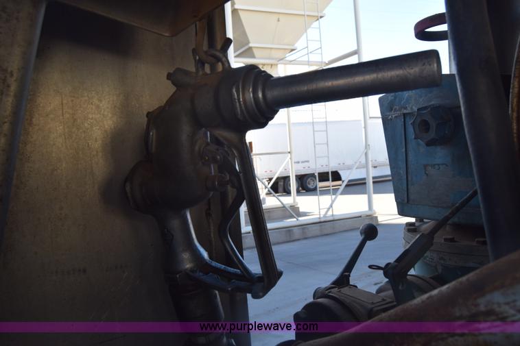 image for item K4985 1991 Mack CH613 fuel truck