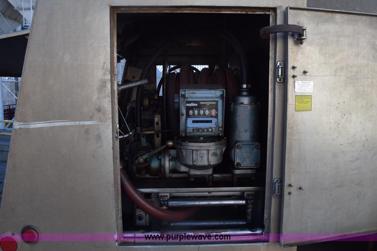 image for item K4985 1991 Mack CH613 fuel truck