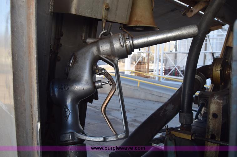 image for item K4985 1991 Mack CH613 fuel truck