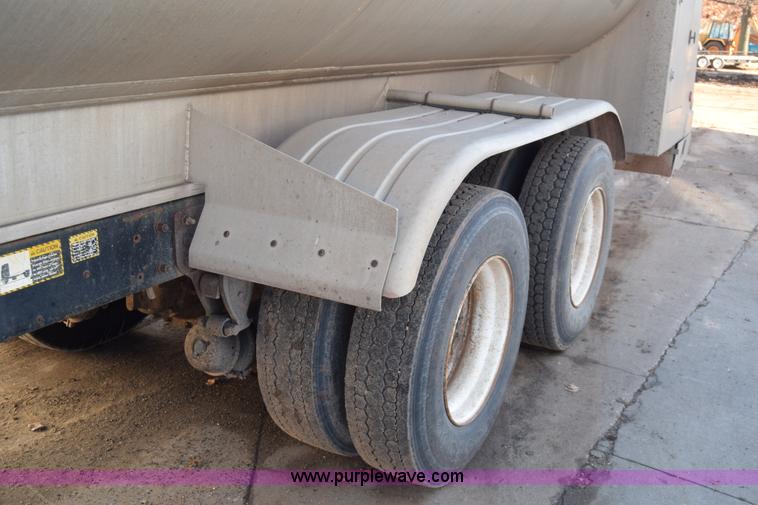 image for item K4985 1991 Mack CH613 fuel truck