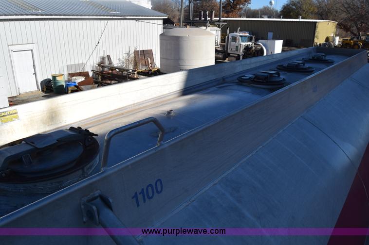 image for item K4985 1991 Mack CH613 fuel truck