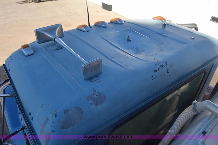 image for item K4985 1991 Mack CH613 fuel truck