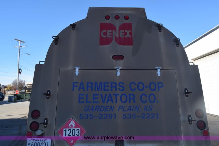 image for item K4985 1991 Mack CH613 fuel truck