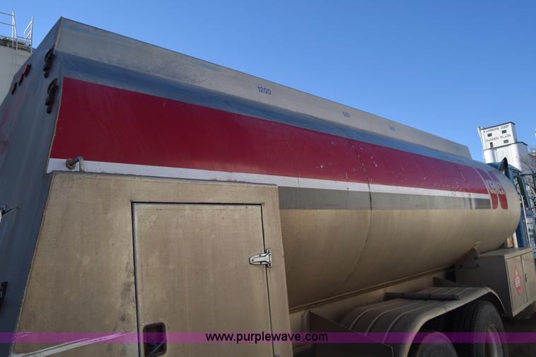 image for item K4985 1991 Mack CH613 fuel truck