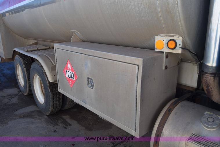 image for item K4985 1991 Mack CH613 fuel truck