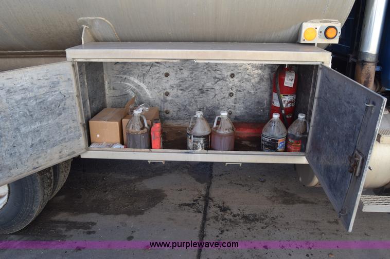 image for item K4985 1991 Mack CH613 fuel truck