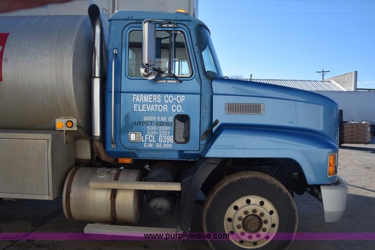 image for item K4985 1991 Mack CH613 fuel truck