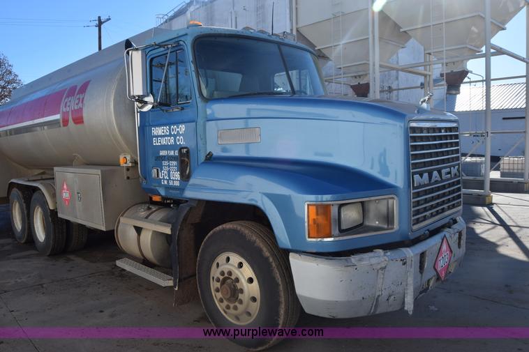 image for item K4985 1991 Mack CH613 fuel truck