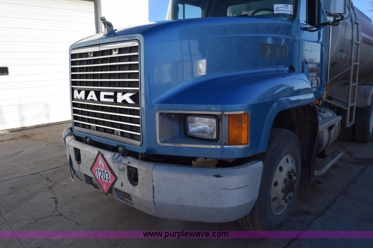 image for item K4985 1991 Mack CH613 fuel truck