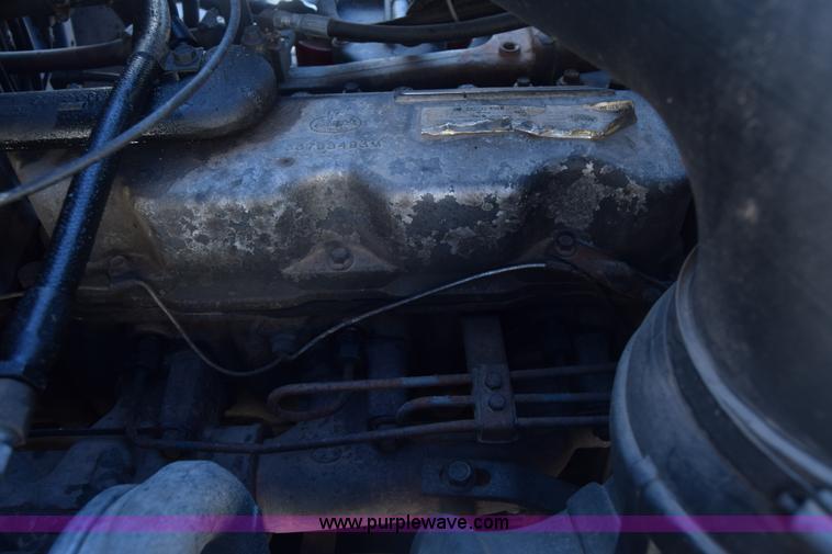 image for item K4985 1991 Mack CH613 fuel truck