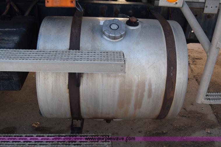 image for item K4985 1991 Mack CH613 fuel truck