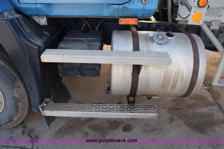 image for item K4985 1991 Mack CH613 fuel truck