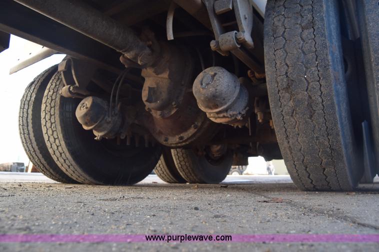 image for item K4985 1991 Mack CH613 fuel truck